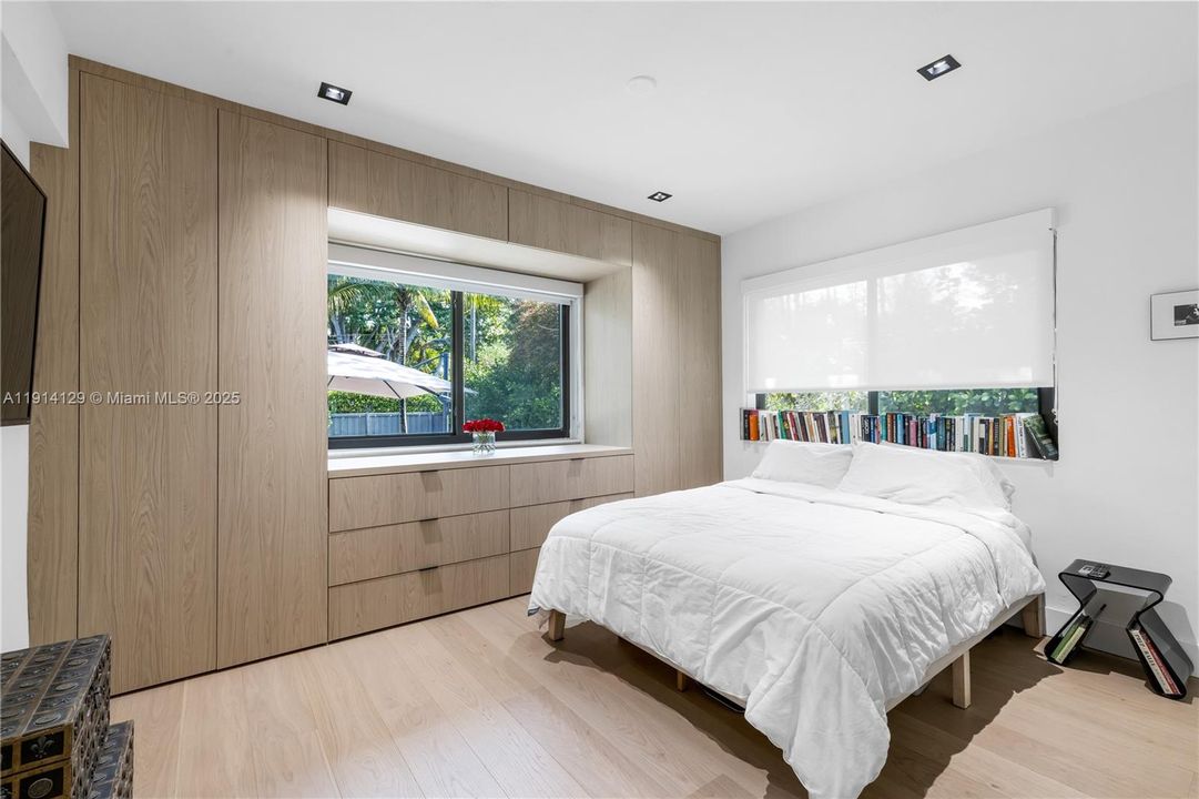 Active With Contract: $7,950 (2 beds, 2 baths, 1434 Square Feet)