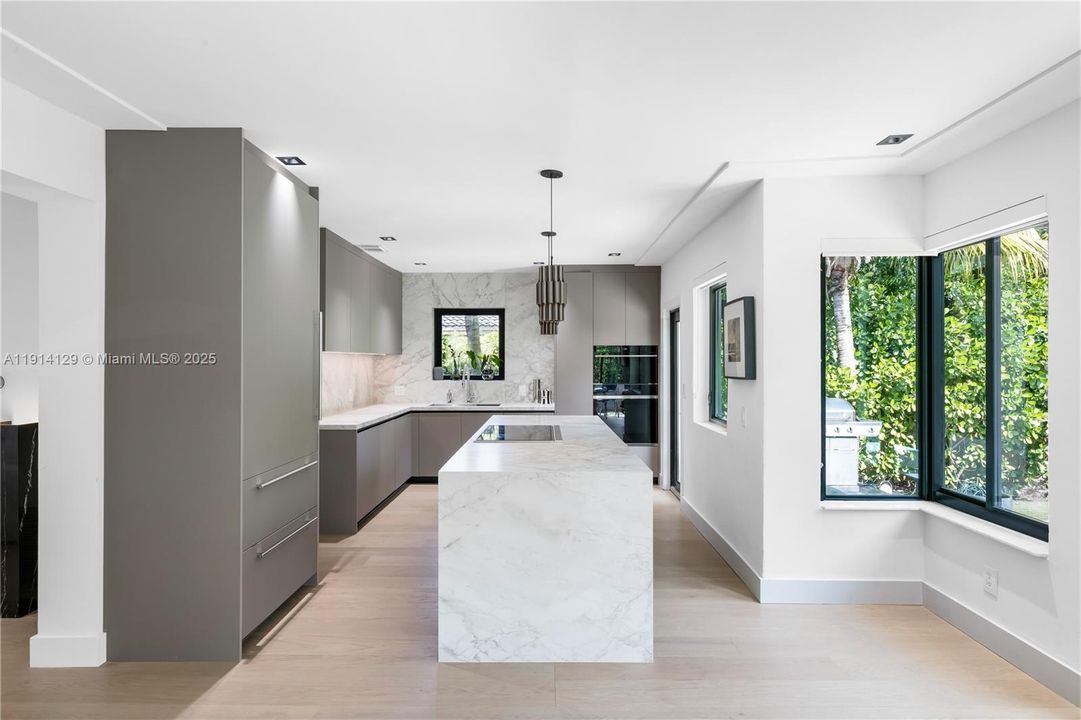 Active With Contract: $7,950 (2 beds, 2 baths, 1434 Square Feet)