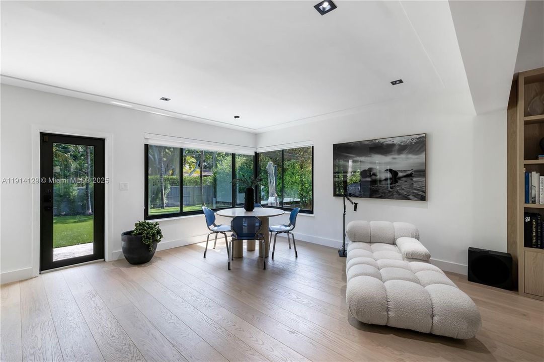 Active With Contract: $7,950 (2 beds, 2 baths, 1434 Square Feet)