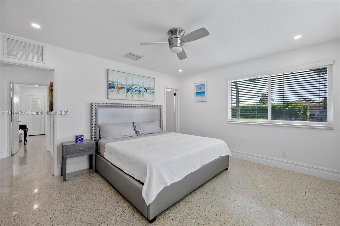 待售: $1,150,000 (2 贝兹, 2 浴室, 1204 平方英尺)