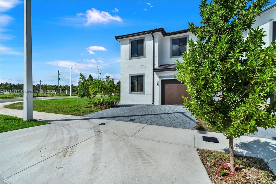 For Rent: $3,000 (4 beds, 3 baths, 1760 Square Feet)