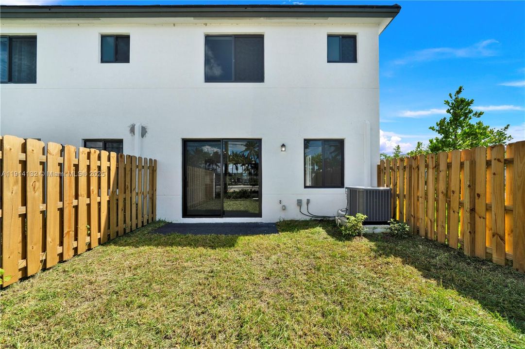 For Rent: $3,000 (4 beds, 3 baths, 1760 Square Feet)