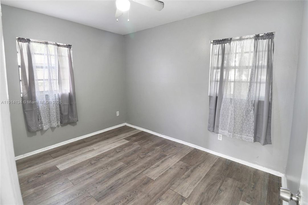 Active With Contract: $2,850 (4 beds, 1 baths, 1000 Square Feet)