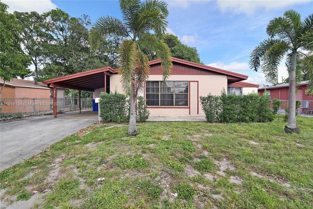 Active With Contract: $2,850 (4 beds, 1 baths, 1000 Square Feet)