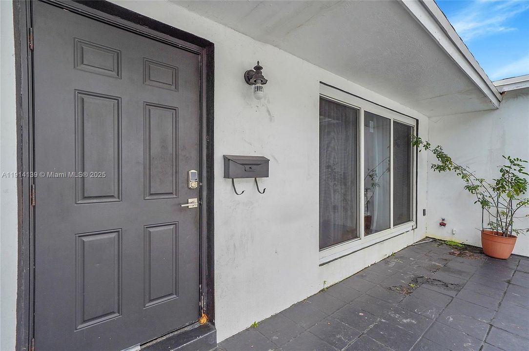 For Sale: $499,000 (3 beds, 2 baths, 1416 Square Feet)