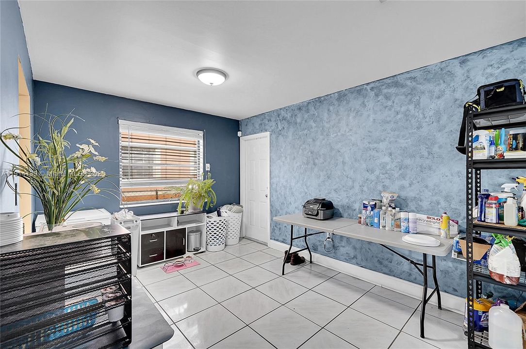 For Sale: $499,000 (3 beds, 2 baths, 1416 Square Feet)