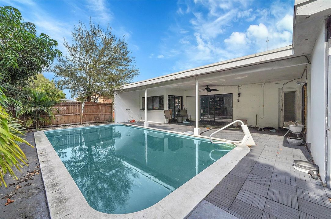 For Sale: $499,000 (3 beds, 2 baths, 1416 Square Feet)