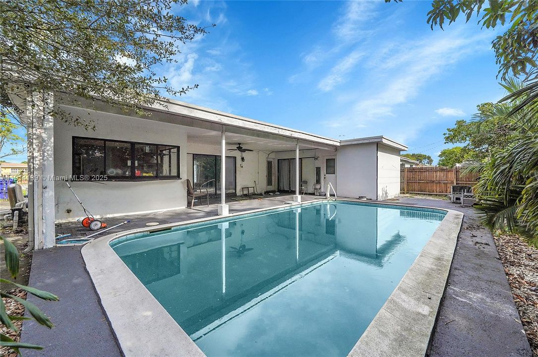 For Sale: $499,000 (3 beds, 2 baths, 1416 Square Feet)