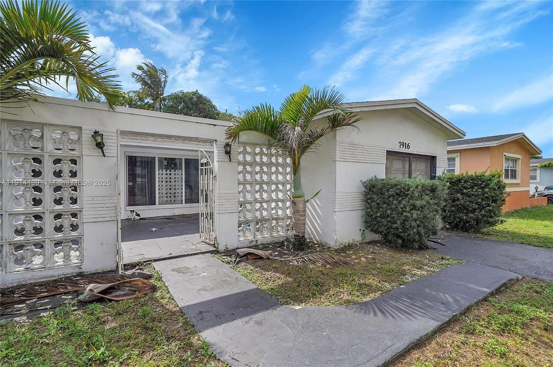 For Sale: $499,000 (3 beds, 2 baths, 1416 Square Feet)