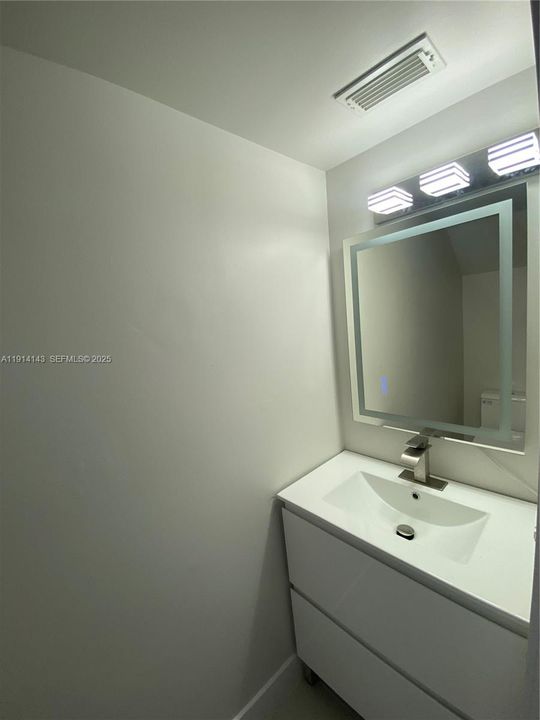 Недавно арендовано: $2,500 (2 спален, 2 ванн, 1160 Квадратных фут)