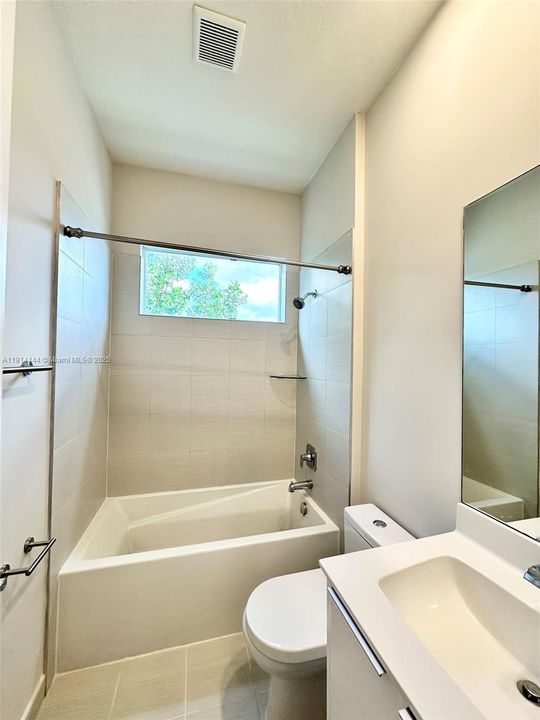 Под контрактом: $4,250 (3 спален, 2 ванн, 2379 Квадратных фут)