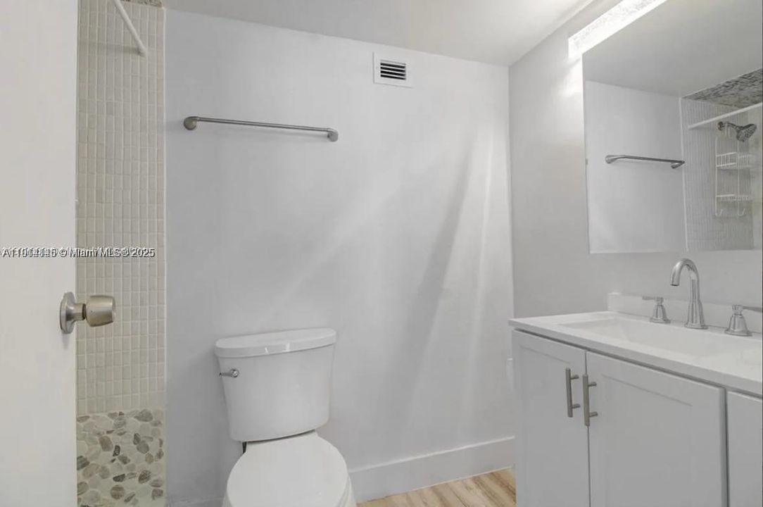 合同活跃: $3,950 (2 贝兹, 1 浴室, 1122 平方英尺)