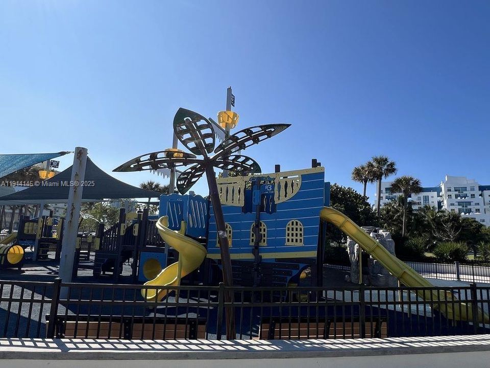 Под контрактом: $3,500 (3 спален, 2 ванн, 1182 Квадратных фут)