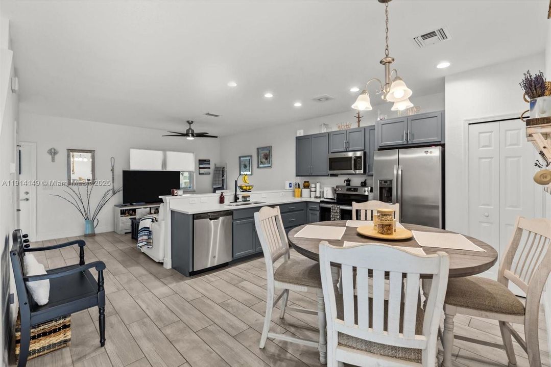 En Venta: $319,999 (3 camas, 2 baños, 1354 Pies cuadrados)