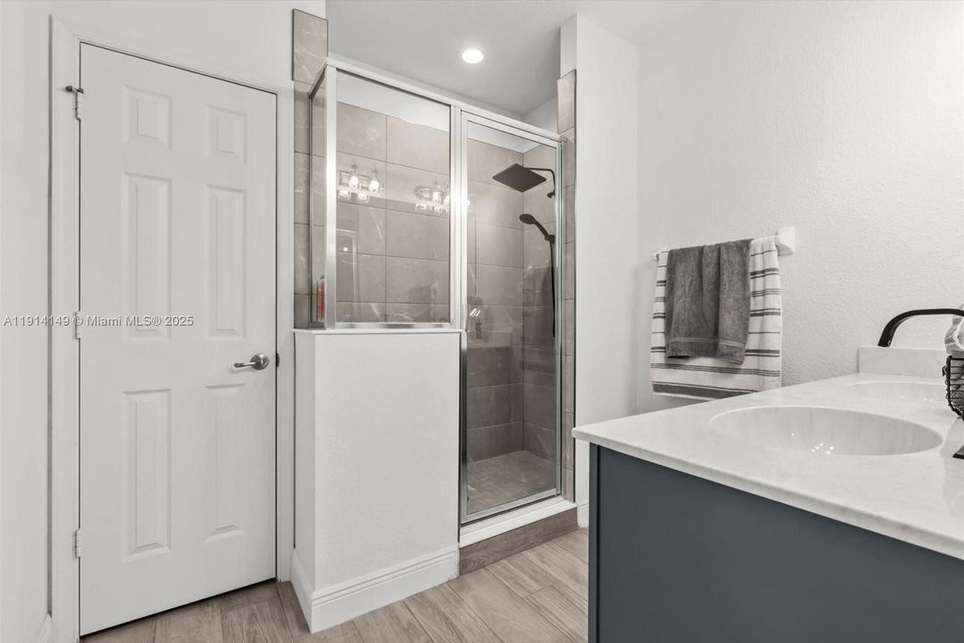 En Venta: $319,999 (3 camas, 2 baños, 1354 Pies cuadrados)