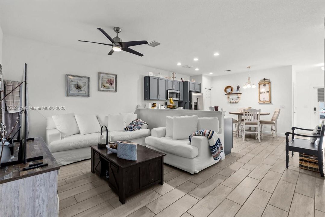 En Venta: $319,999 (3 camas, 2 baños, 1354 Pies cuadrados)