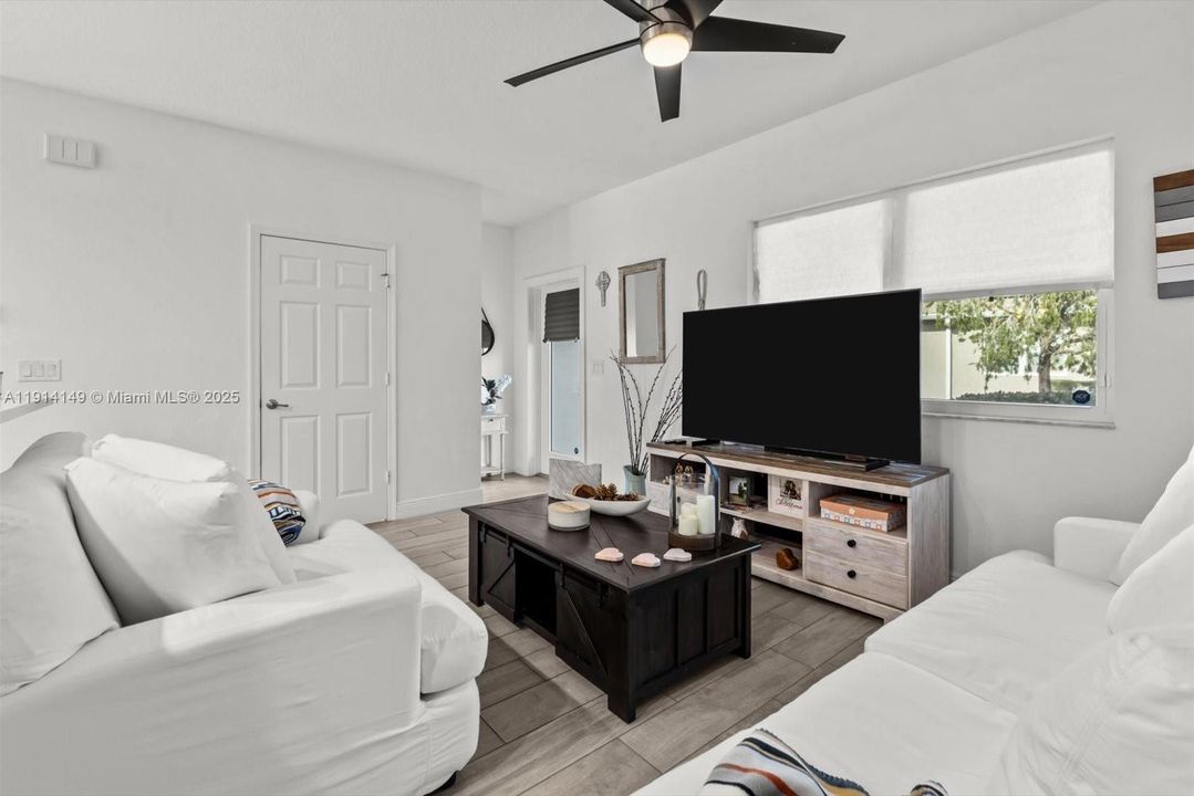 En Venta: $319,999 (3 camas, 2 baños, 1354 Pies cuadrados)