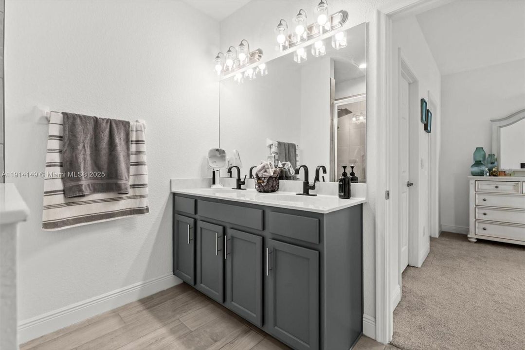 En Venta: $319,999 (3 camas, 2 baños, 1354 Pies cuadrados)