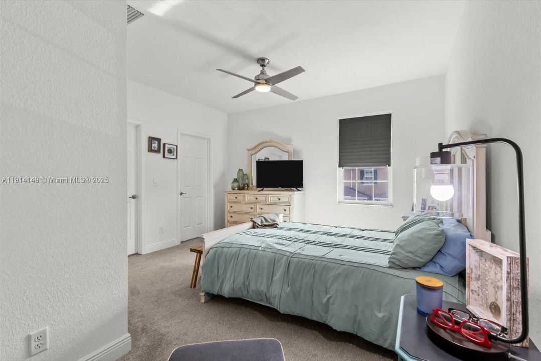 En Venta: $319,999 (3 camas, 2 baños, 1354 Pies cuadrados)