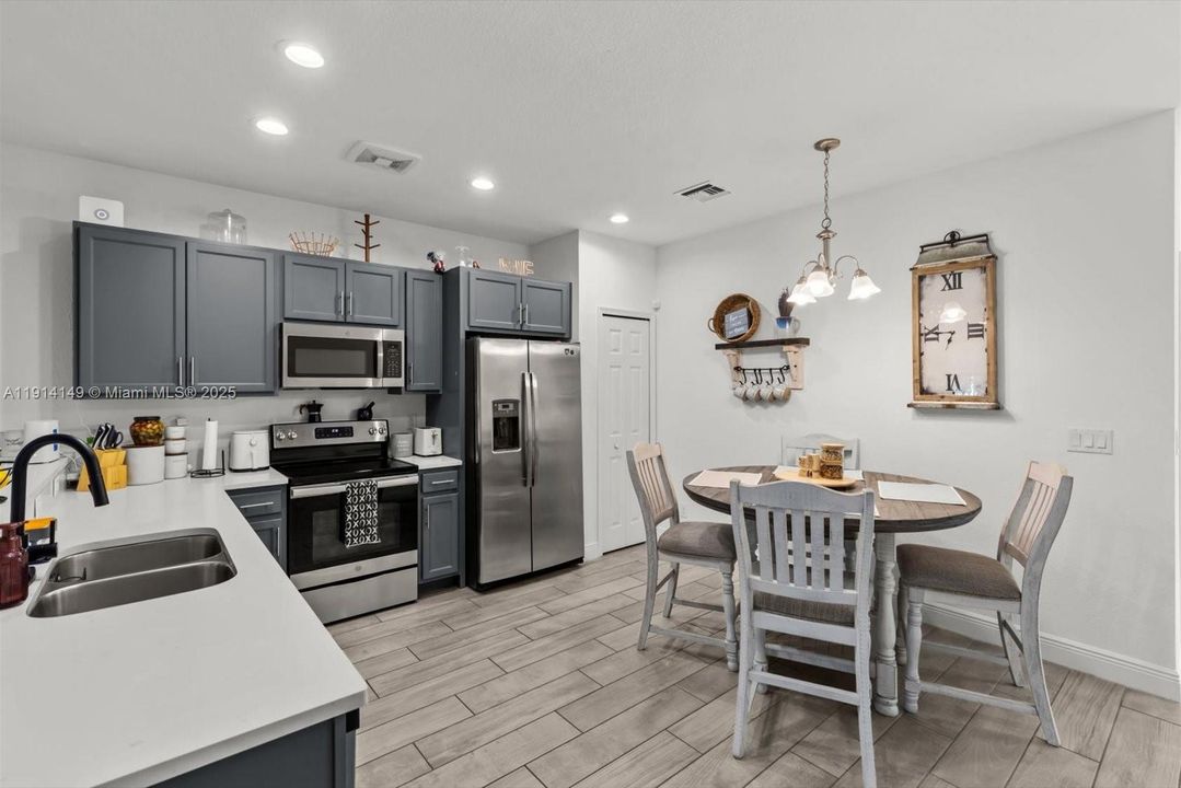 En Venta: $319,999 (3 camas, 2 baños, 1354 Pies cuadrados)