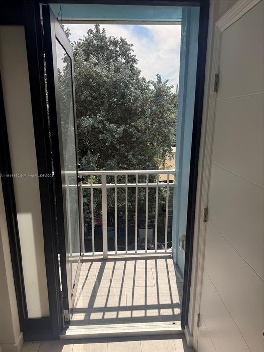 В аренду: $2,600 (2 спален, 1 ванн, 900 Квадратных фут)