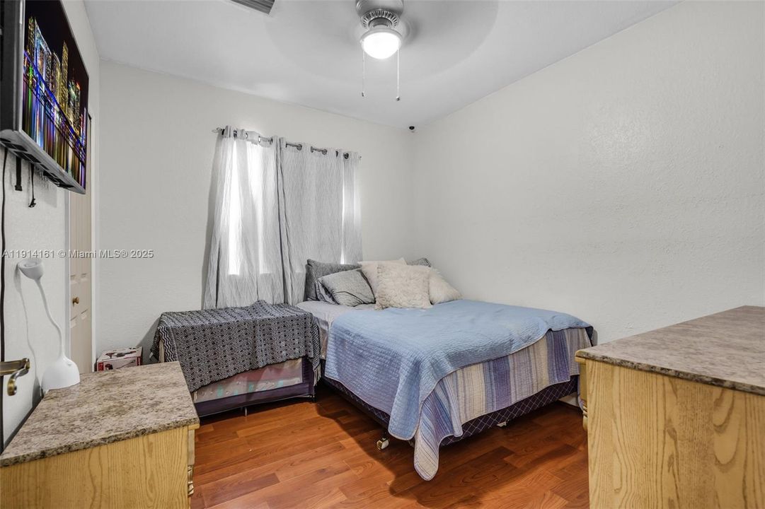 待售: $310,000 (2 贝兹, 2 浴室, 968 平方英尺)