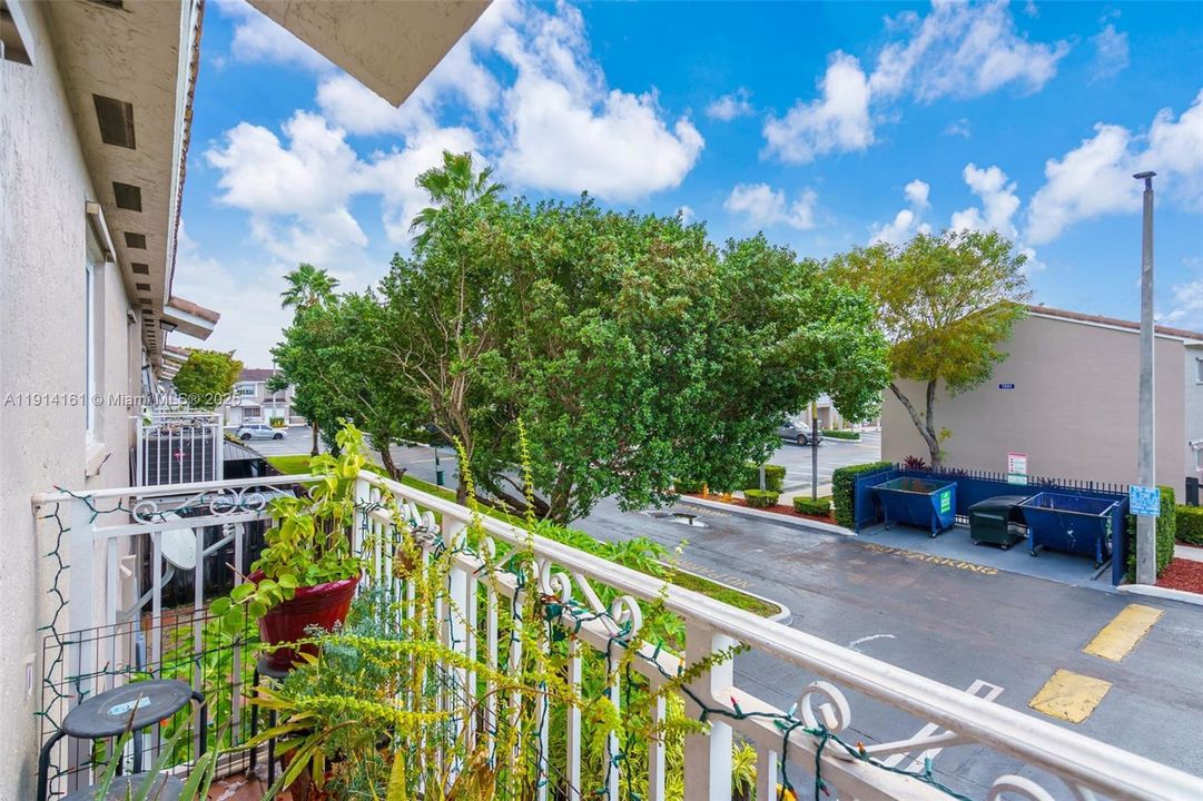 待售: $310,000 (2 贝兹, 2 浴室, 968 平方英尺)