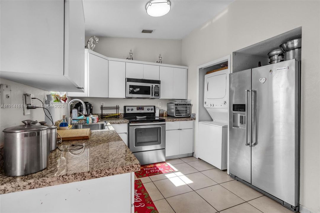 待售: $310,000 (2 贝兹, 2 浴室, 968 平方英尺)