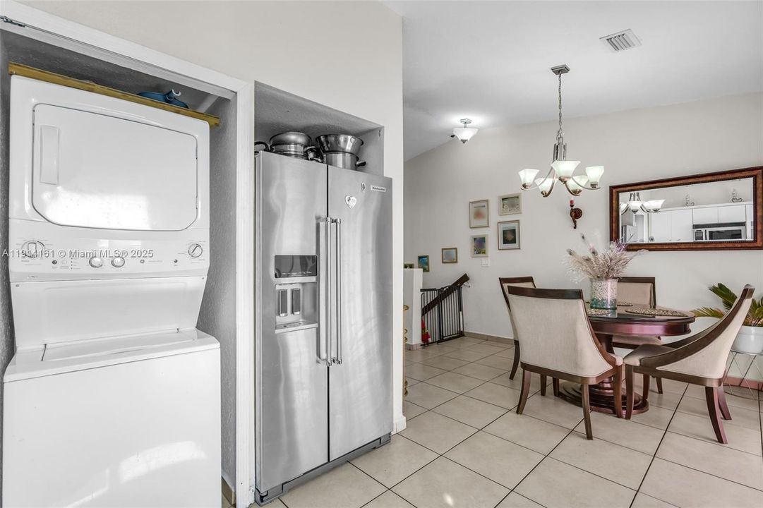 待售: $310,000 (2 贝兹, 2 浴室, 968 平方英尺)