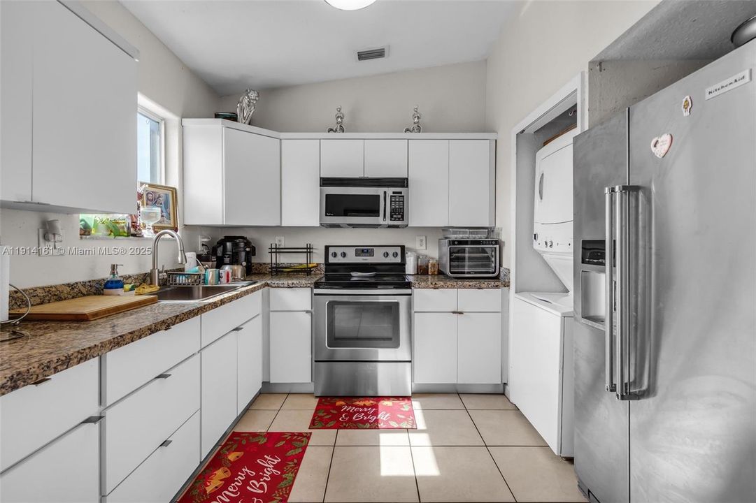 待售: $310,000 (2 贝兹, 2 浴室, 968 平方英尺)