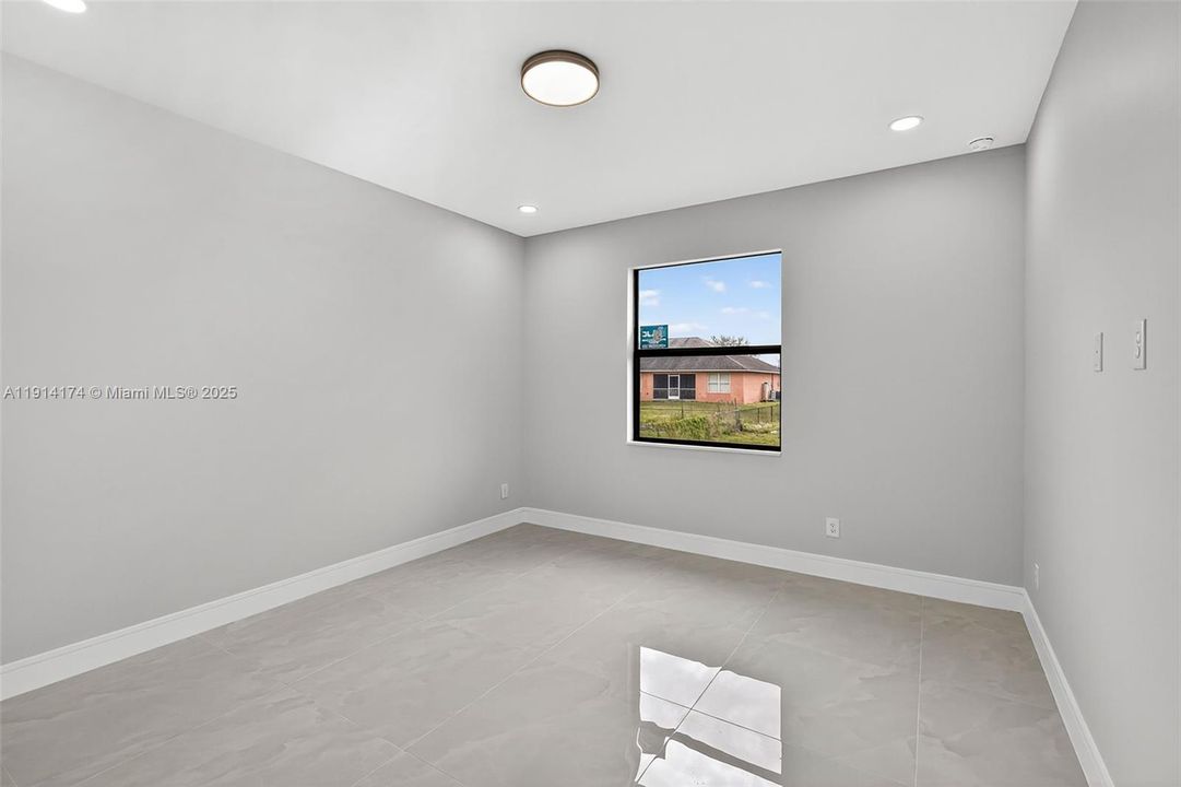 For Sale: $289,900 (3 beds, 2 baths, 1144 Square Feet)