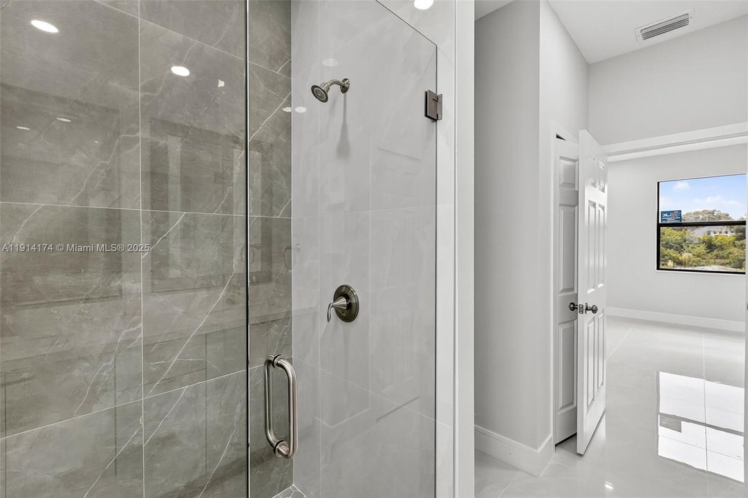 For Sale: $289,900 (3 beds, 2 baths, 1144 Square Feet)