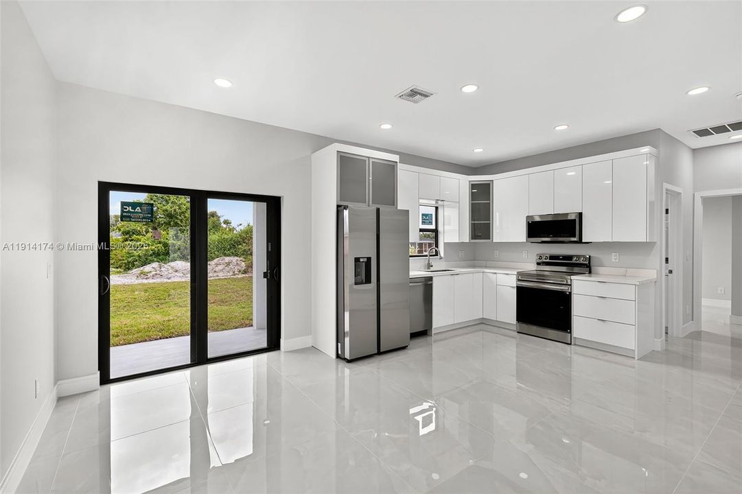 For Sale: $289,900 (3 beds, 2 baths, 1144 Square Feet)