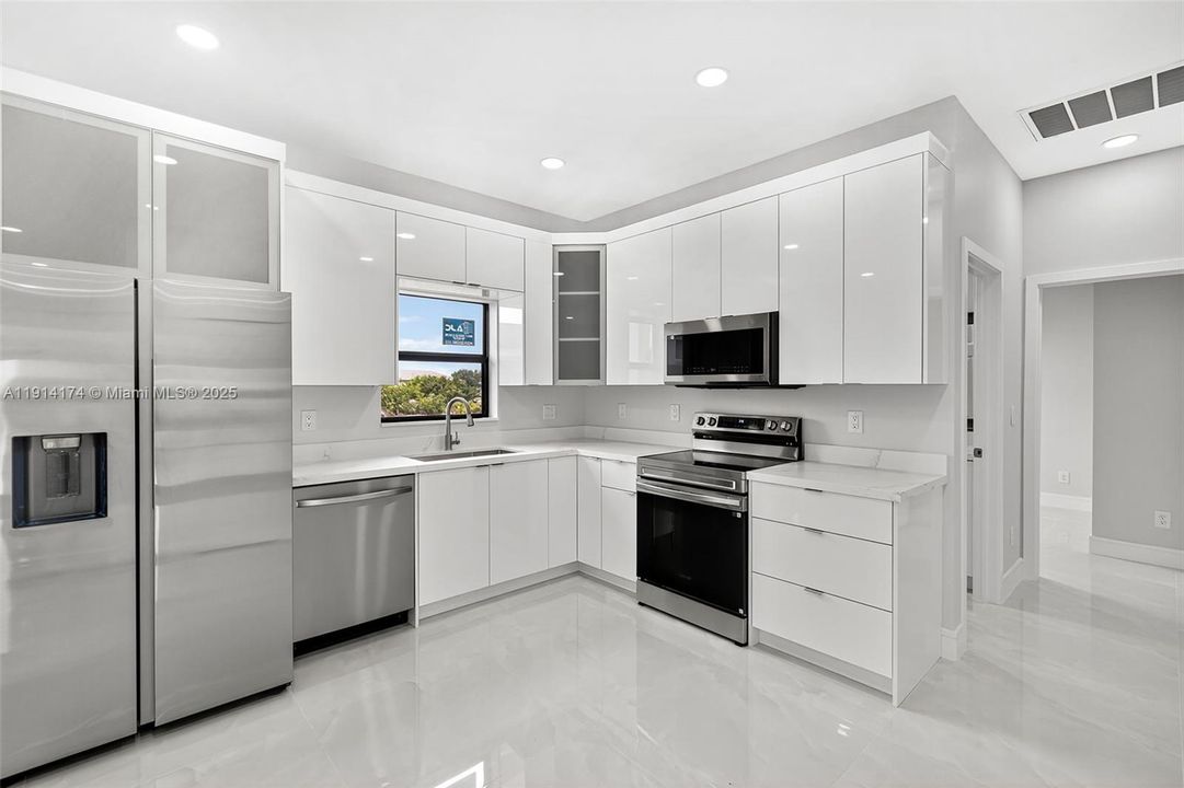 For Sale: $289,900 (3 beds, 2 baths, 1144 Square Feet)