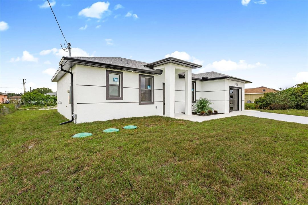 For Sale: $289,900 (3 beds, 2 baths, 1144 Square Feet)