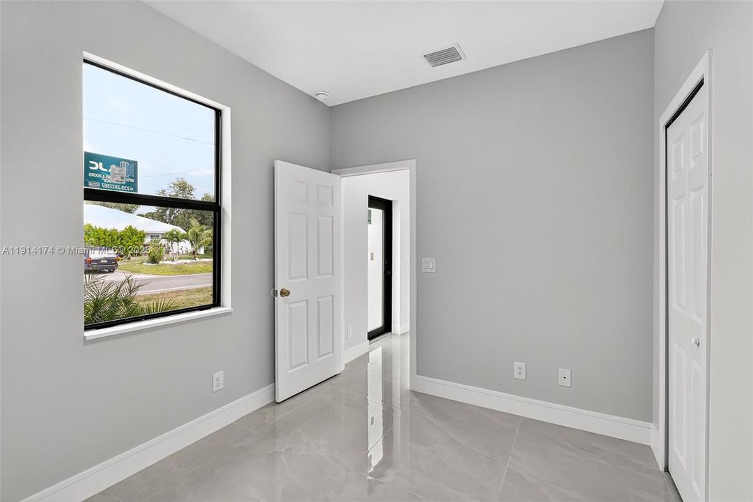 For Sale: $289,900 (3 beds, 2 baths, 1144 Square Feet)