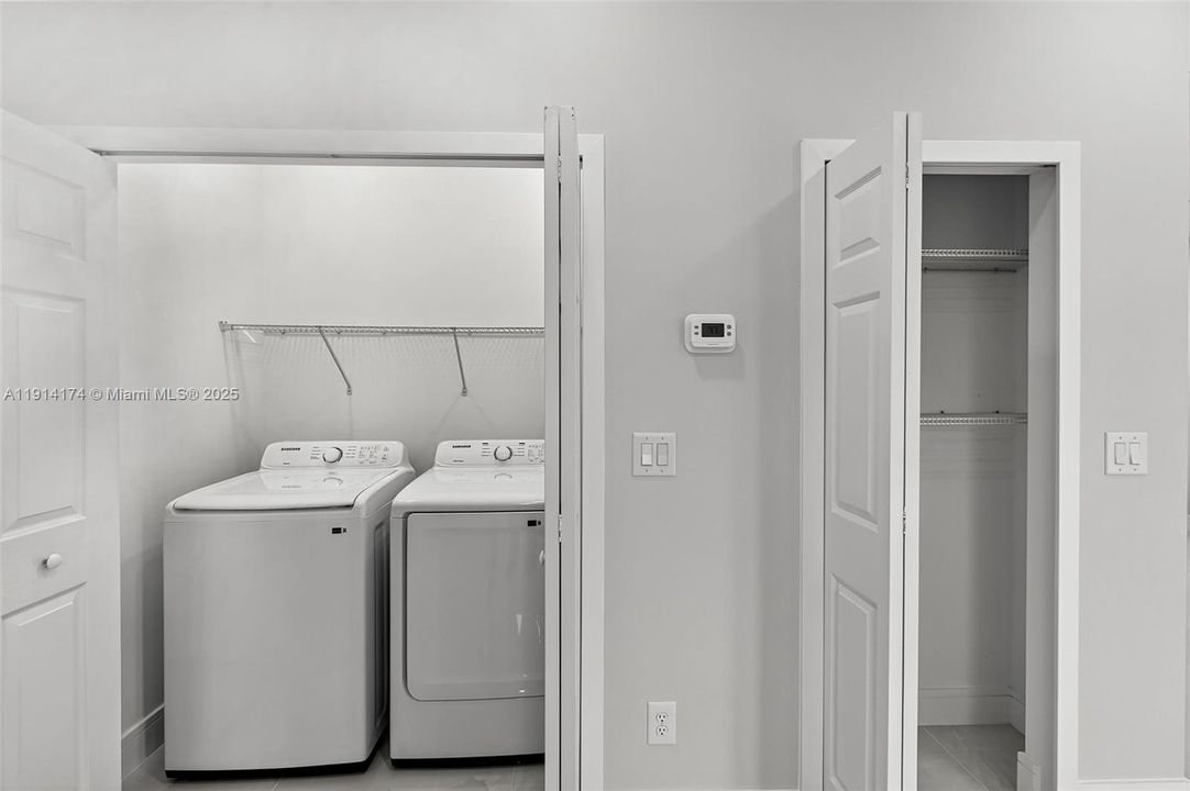 For Sale: $289,900 (3 beds, 2 baths, 1144 Square Feet)