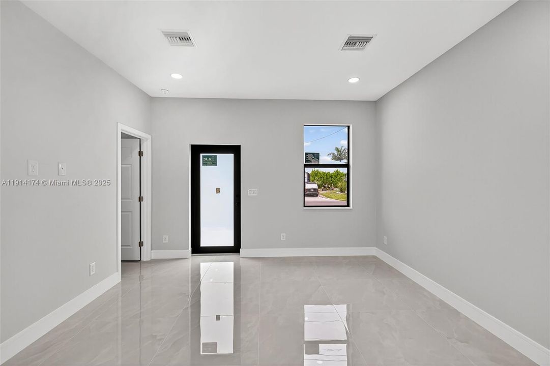 For Sale: $289,900 (3 beds, 2 baths, 1144 Square Feet)