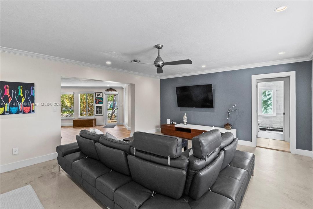 待售: $1,099,999 (3 贝兹, 2 浴室, 1906 平方英尺)