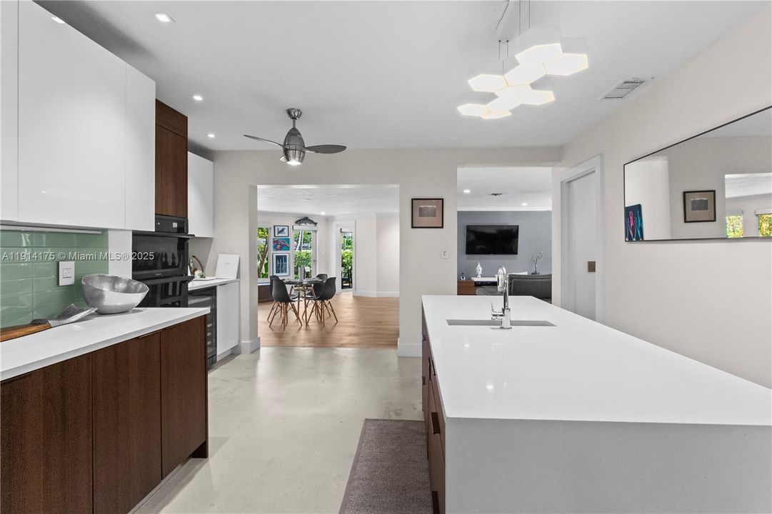 待售: $1,099,999 (3 贝兹, 2 浴室, 1906 平方英尺)