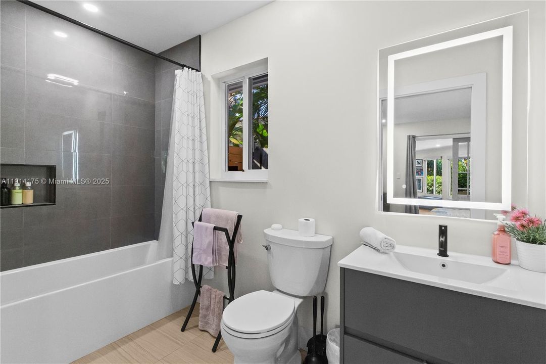 待售: $1,099,999 (3 贝兹, 2 浴室, 1906 平方英尺)