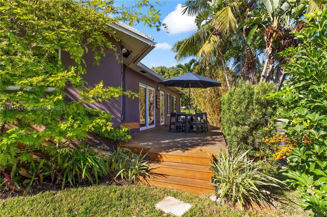 待售: $1,099,999 (3 贝兹, 2 浴室, 1906 平方英尺)