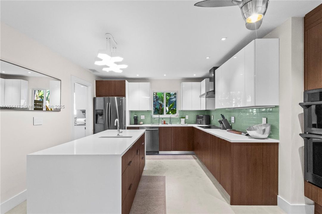 待售: $1,099,999 (3 贝兹, 2 浴室, 1906 平方英尺)