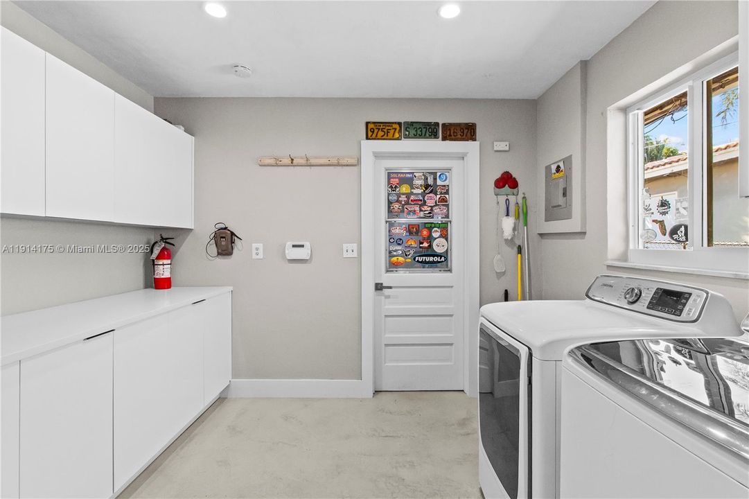 待售: $1,099,999 (3 贝兹, 2 浴室, 1906 平方英尺)