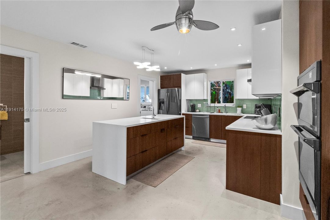 待售: $1,099,999 (3 贝兹, 2 浴室, 1906 平方英尺)