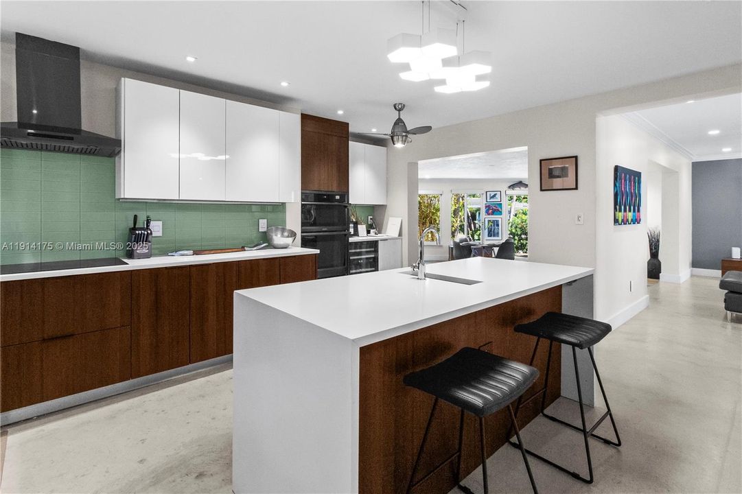 待售: $1,099,999 (3 贝兹, 2 浴室, 1906 平方英尺)