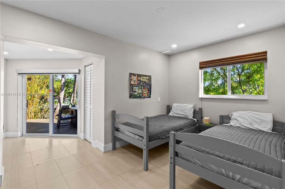 待售: $1,099,999 (3 贝兹, 2 浴室, 1906 平方英尺)