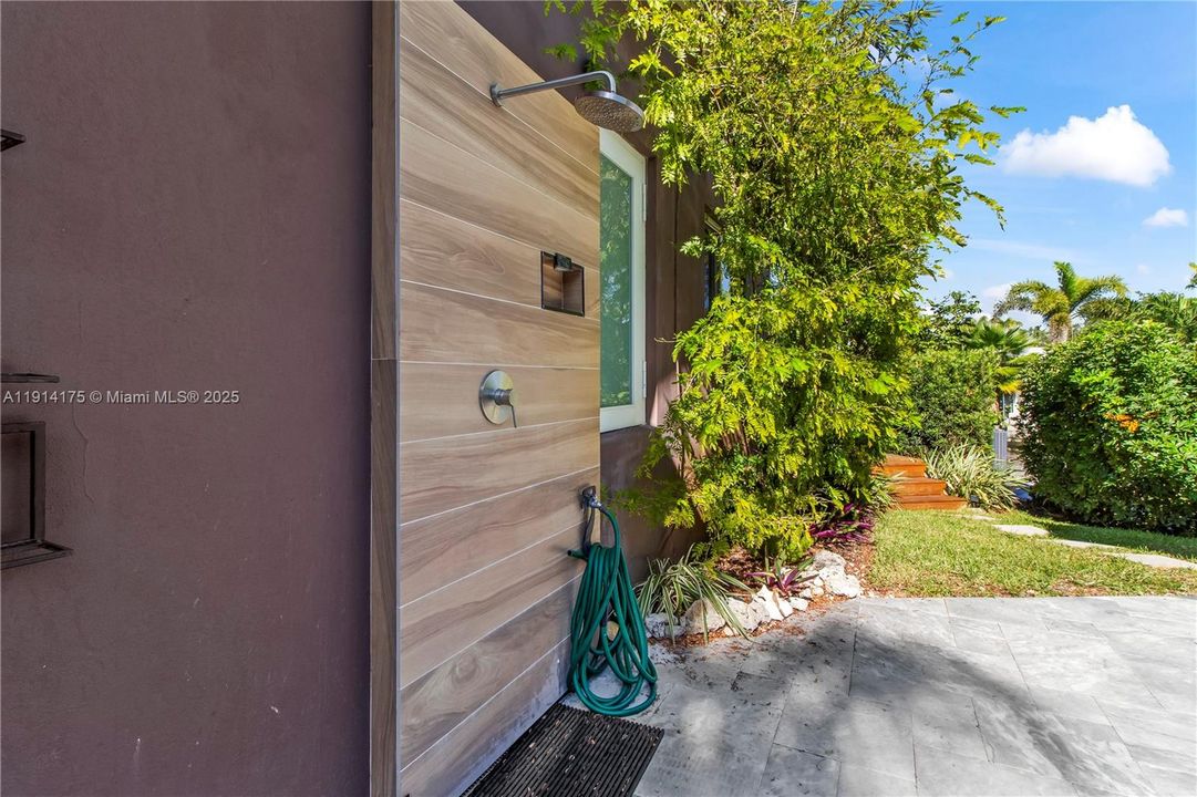 待售: $1,099,999 (3 贝兹, 2 浴室, 1906 平方英尺)