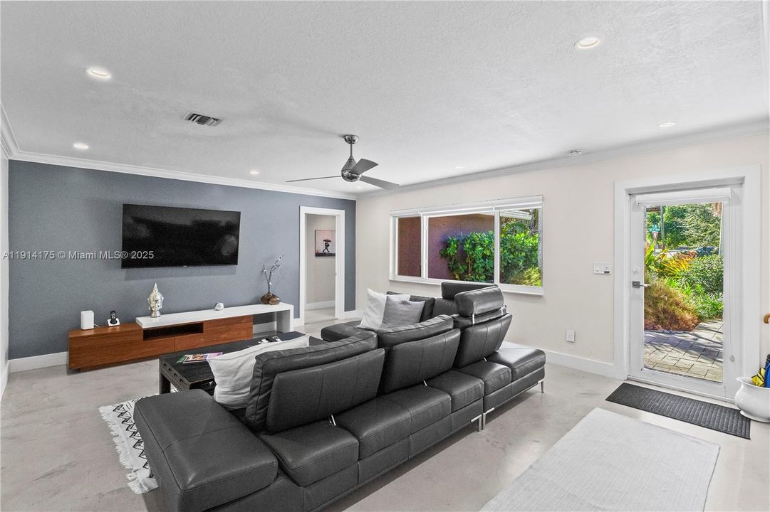 待售: $1,099,999 (3 贝兹, 2 浴室, 1906 平方英尺)