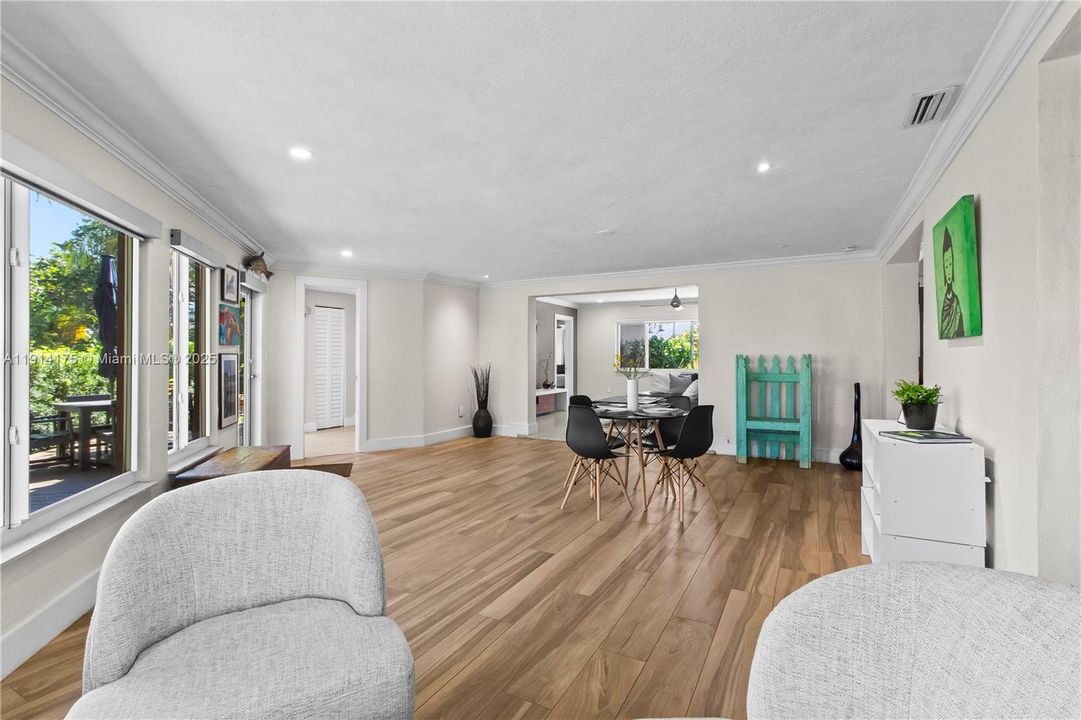 待售: $1,099,999 (3 贝兹, 2 浴室, 1906 平方英尺)